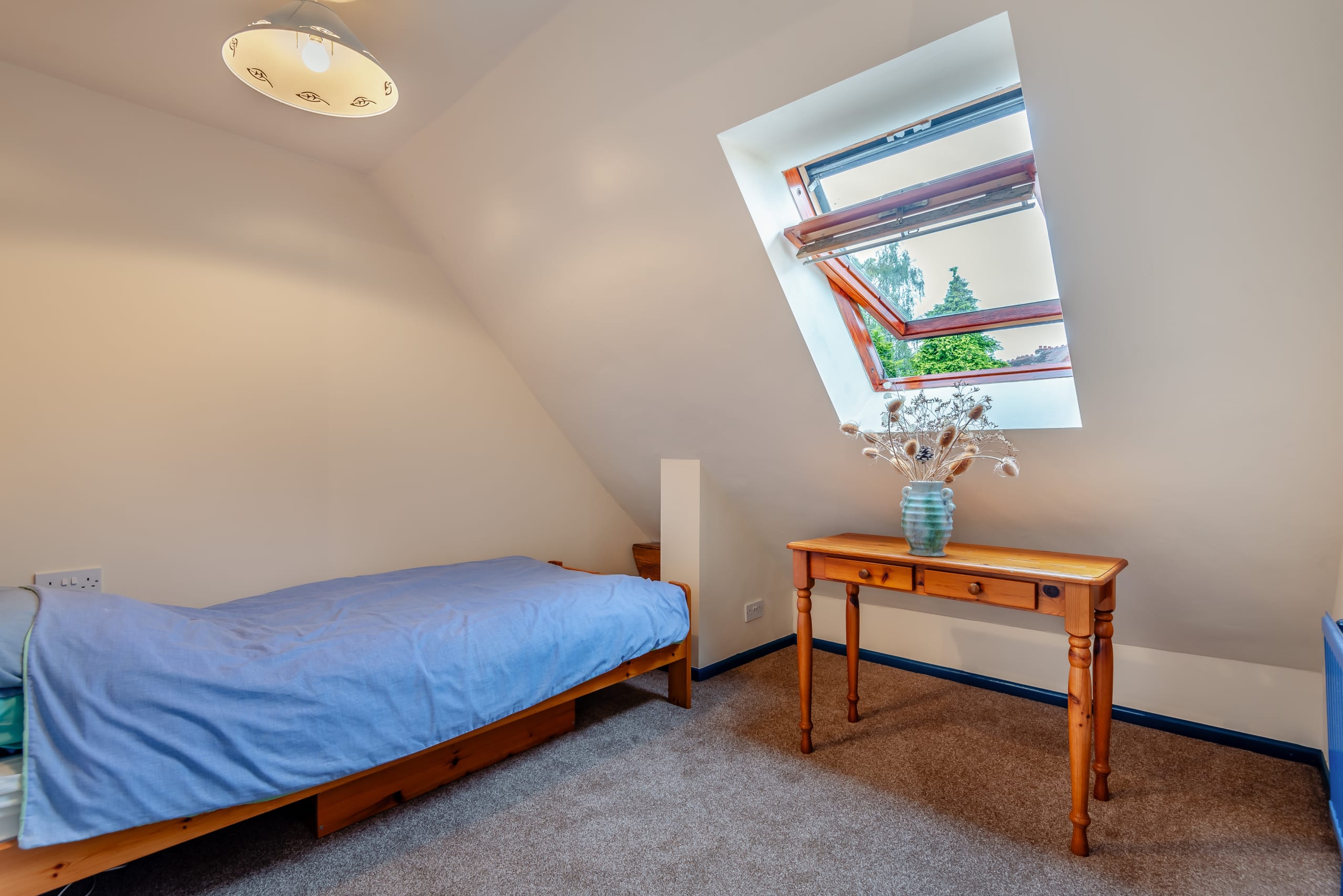 Lloyd Road, Stockwell End, WV6