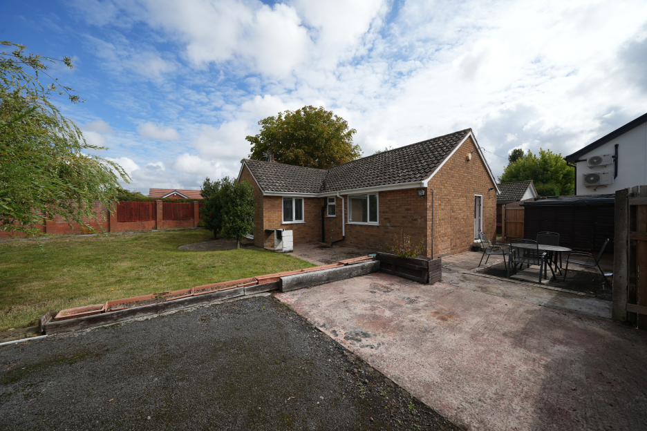 Cross Road, Albrighton, WV7