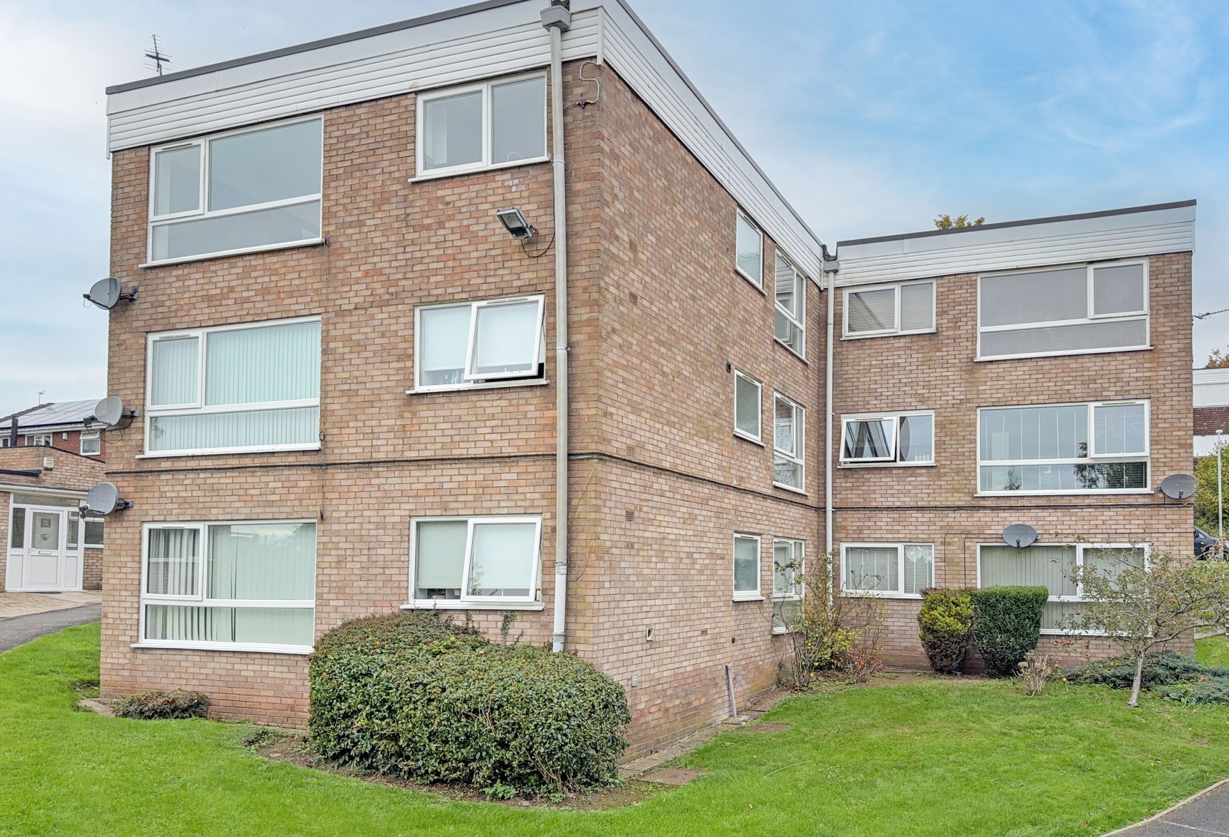 High Meadows, Compton, WV6