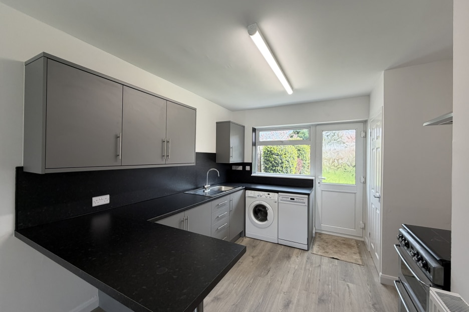 Wombourne Road, Swindon, DY3