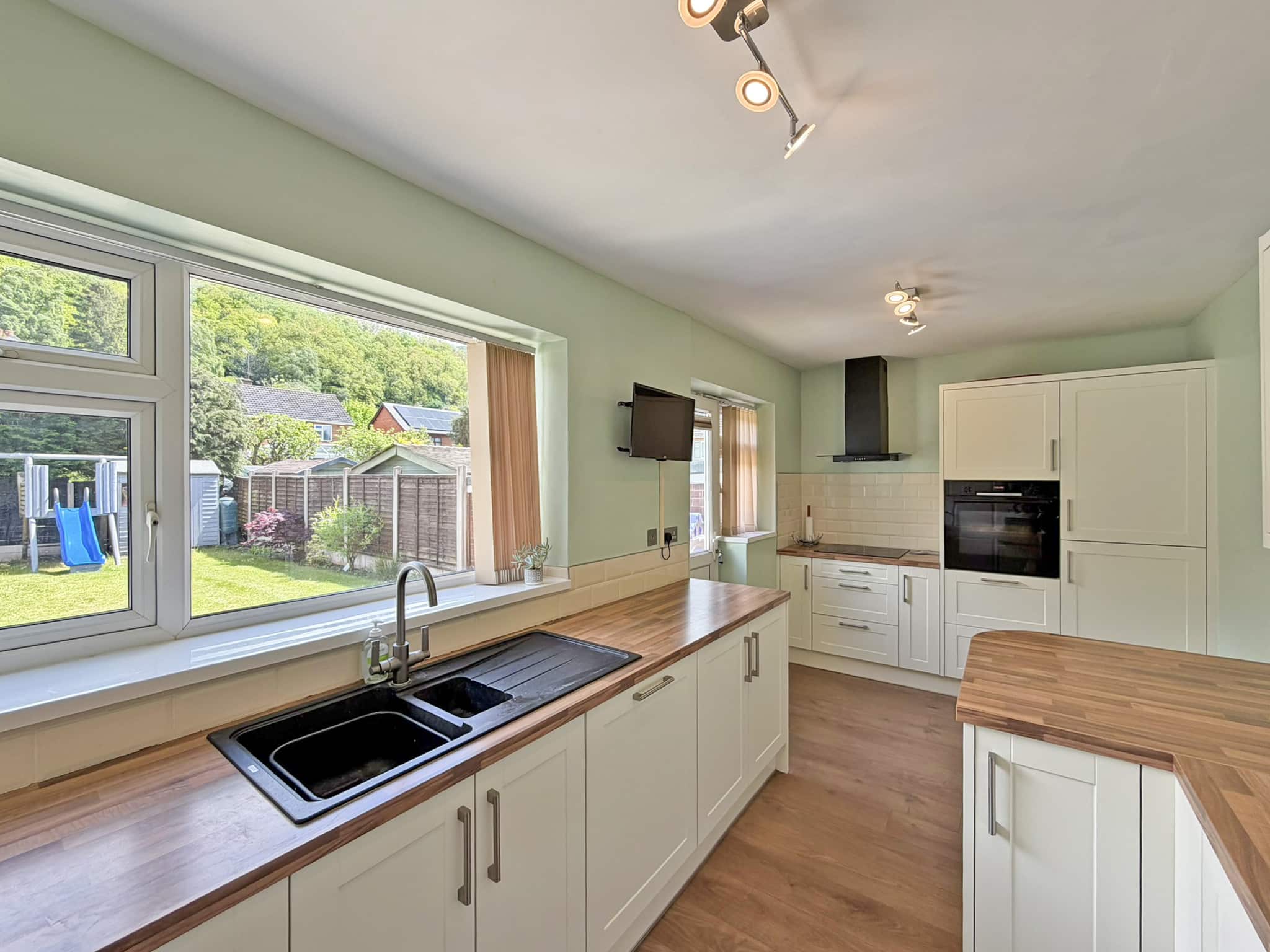Chequers Avenue, Wombourne, WV5