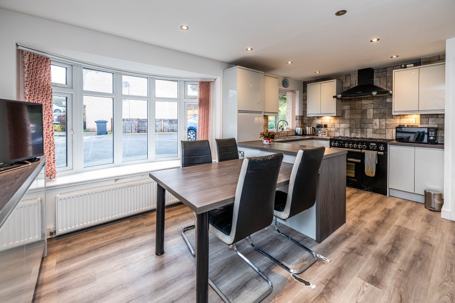 Cherrington Gardens, Compton, WV6