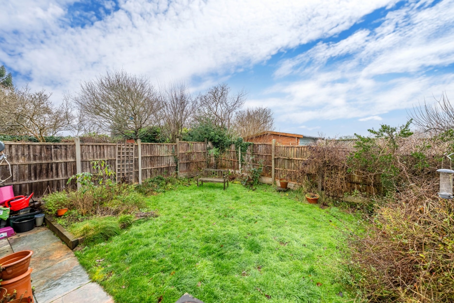 Cherrington Gardens, Compton, WV6