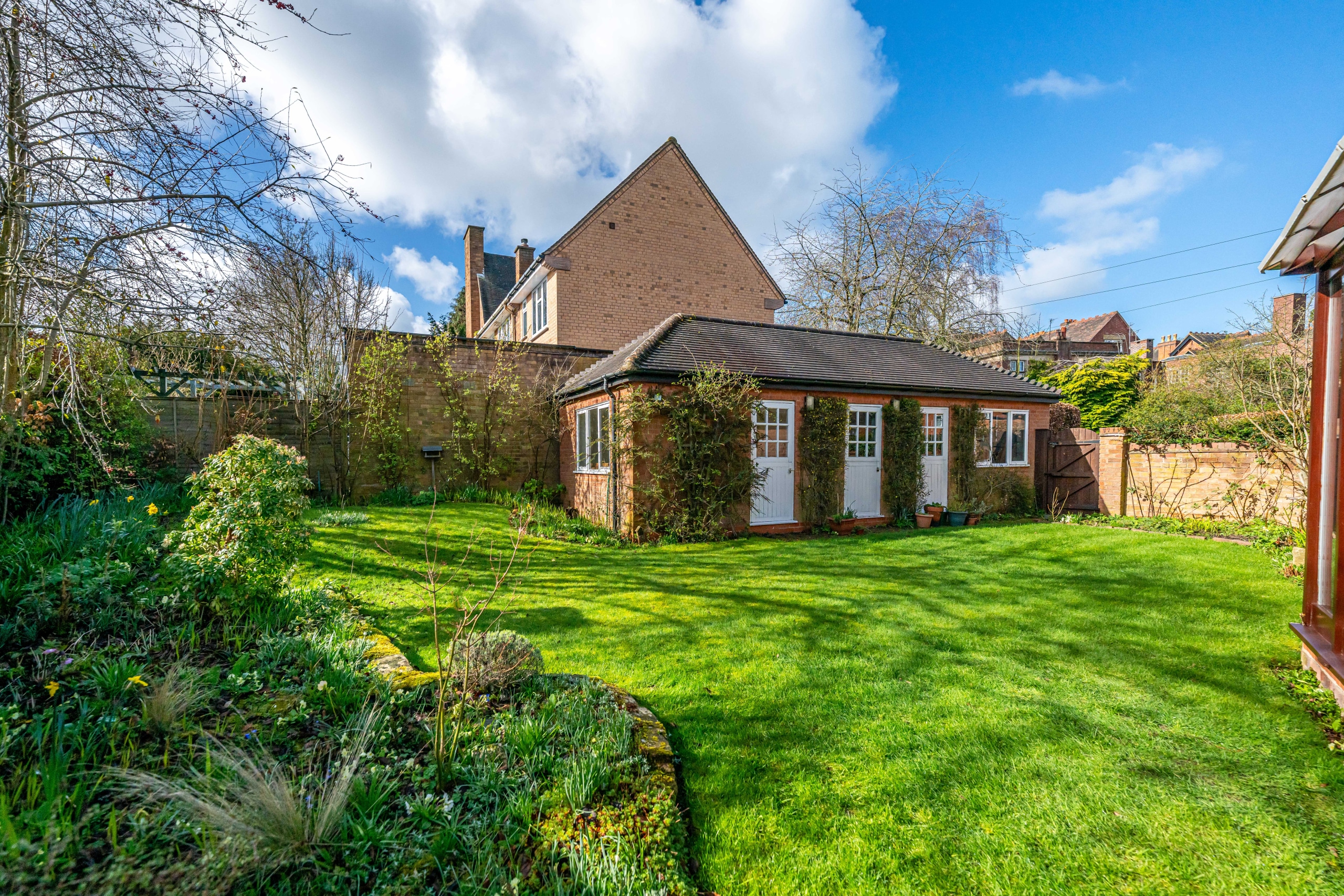 Lloyd Road, Stockwell End, WV6