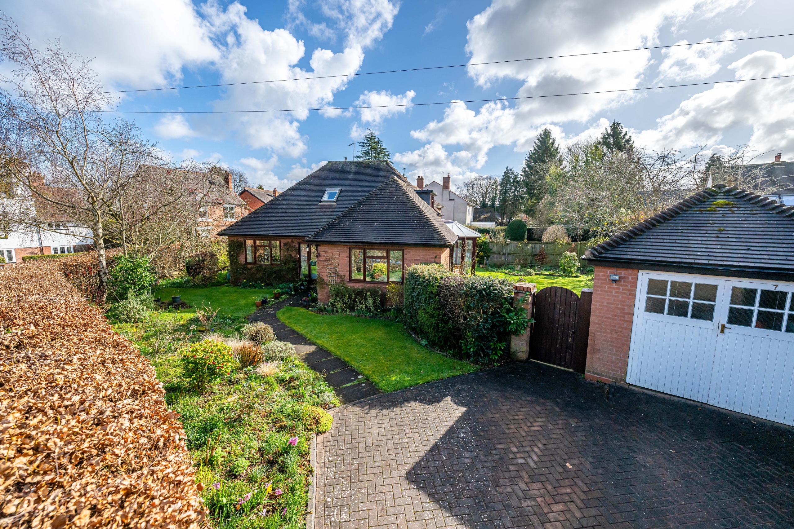 Lloyd Road, Stockwell End, WV6
