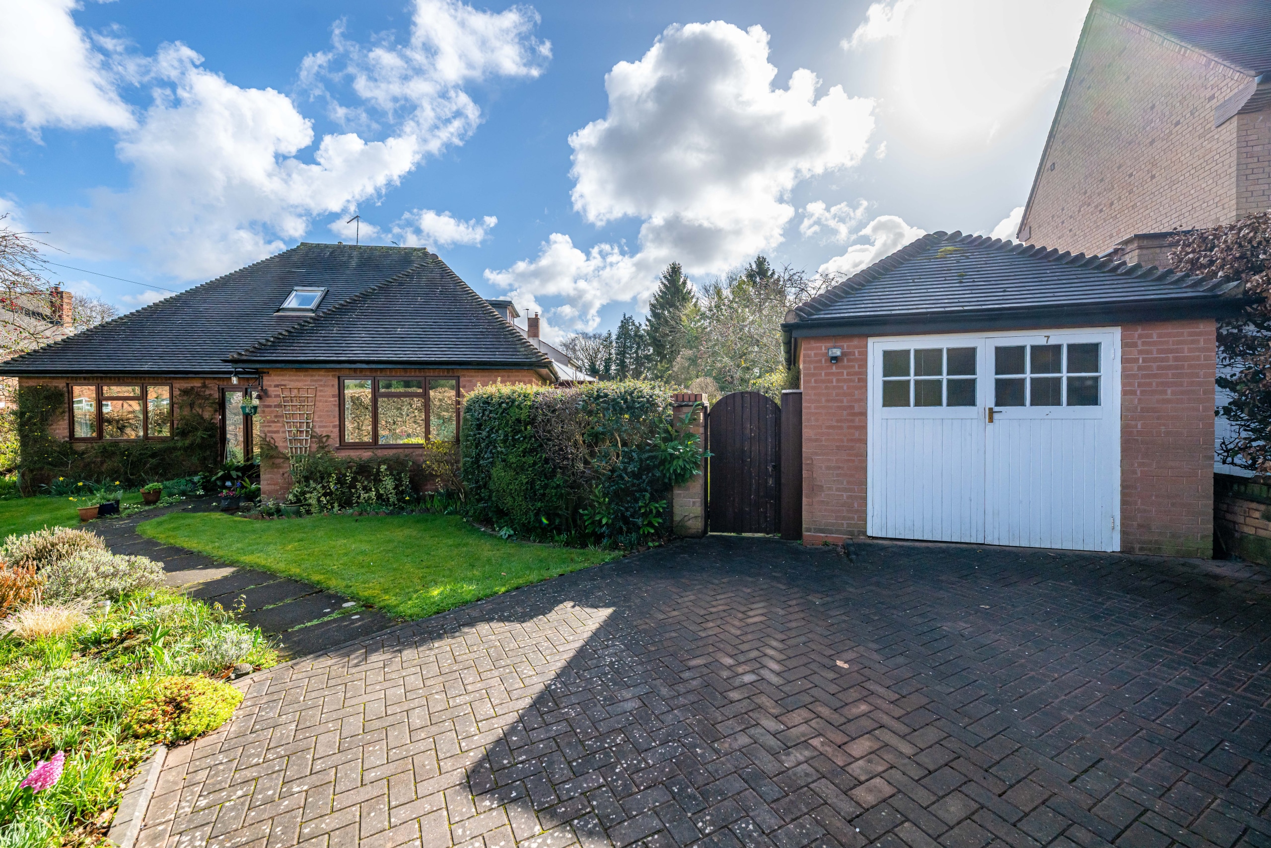 Lloyd Road, Stockwell End, WV6