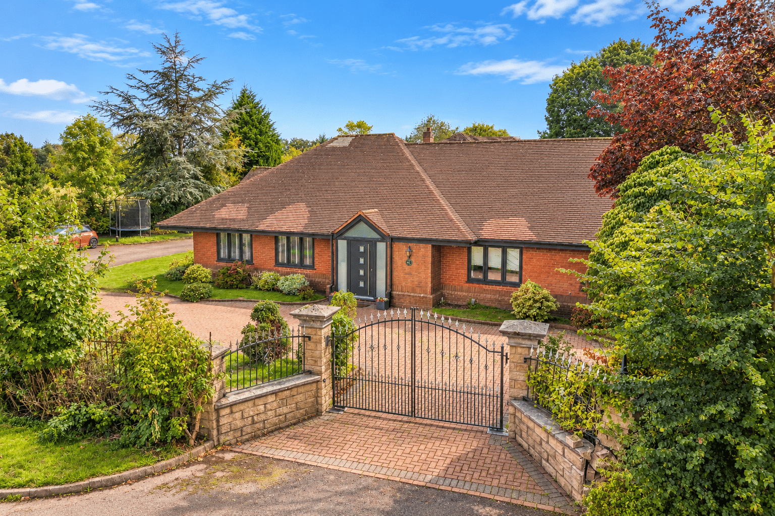 Yew Tree Lane, Wolverhampton, WV6